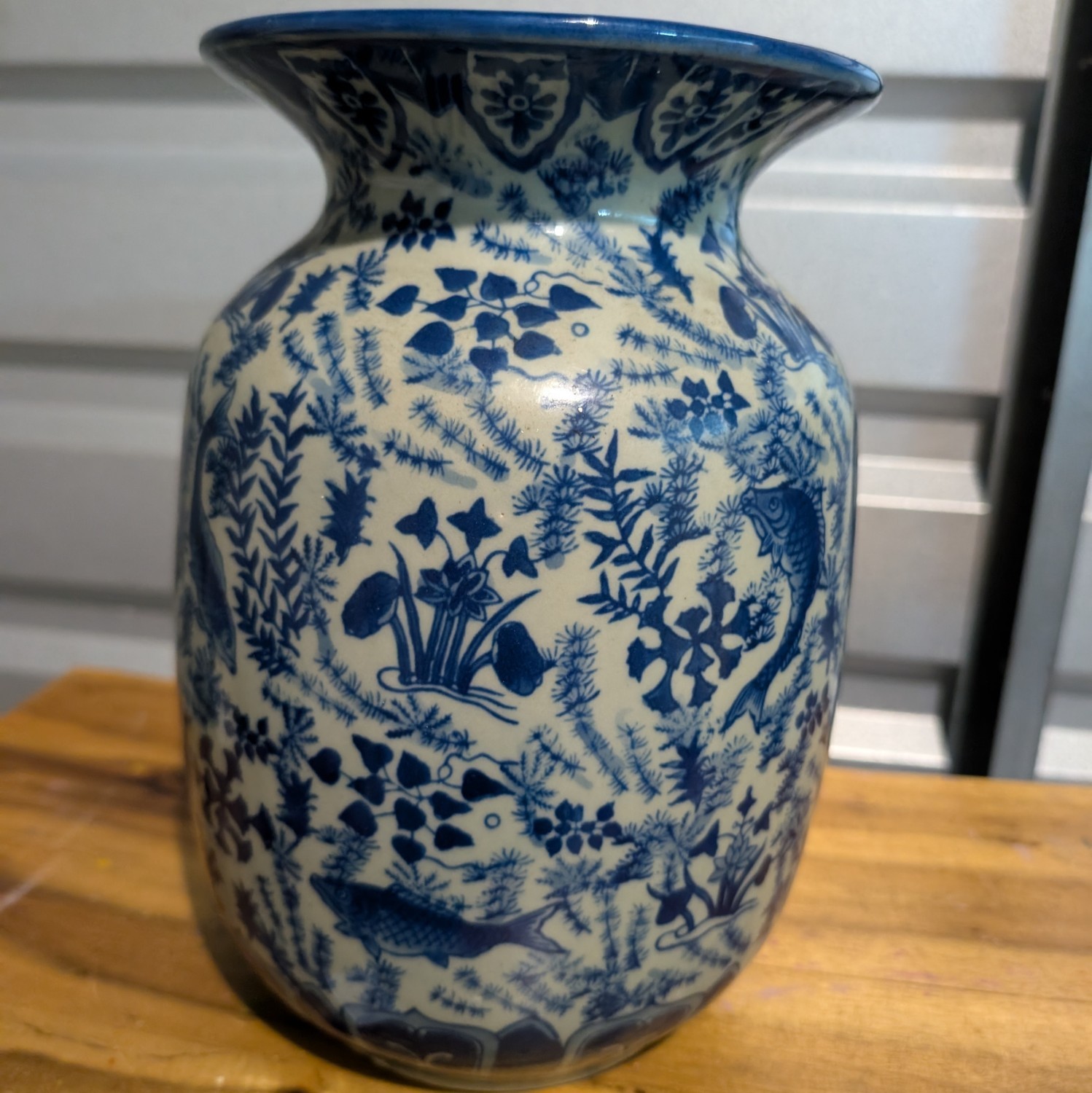 Vintage Chinese blue & white porcelain vase 10” tall