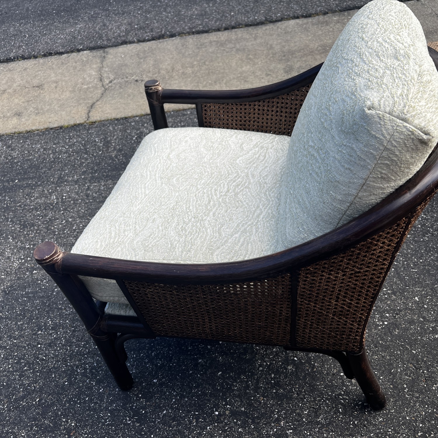 2 upholstered wicker chairs